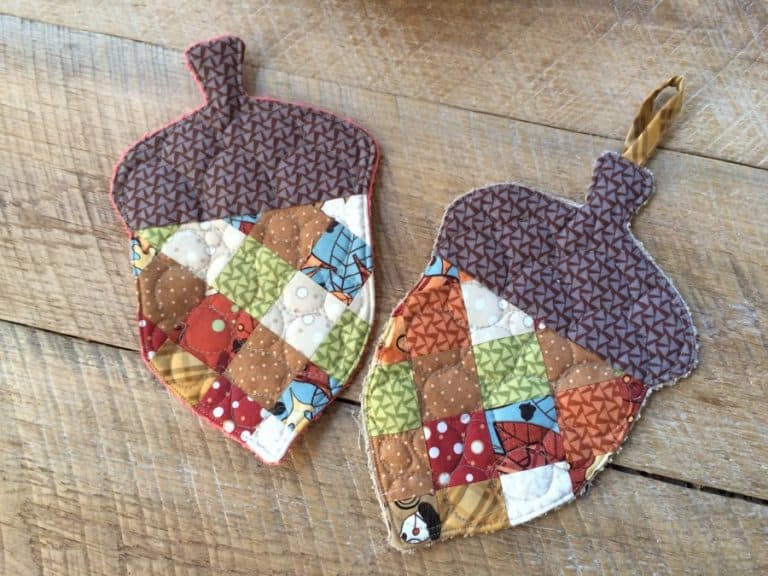 Free Quilt Pattern: Patchwork Acorn Pot Holders - I Love Quilting Forever