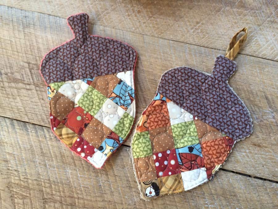 Patchwork Acorn Pot Holders - Free Quilted Potholder Pattern