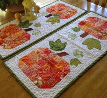 Scrappy-Pumpkin-Table-Runner-Quilt-pattern