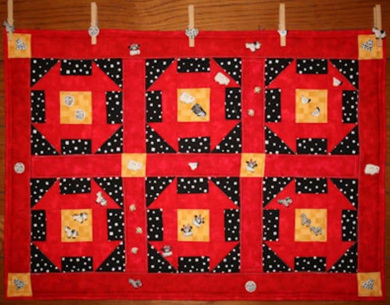 free quilt pattern - Hole in the Barn Door Button Escape Quilt