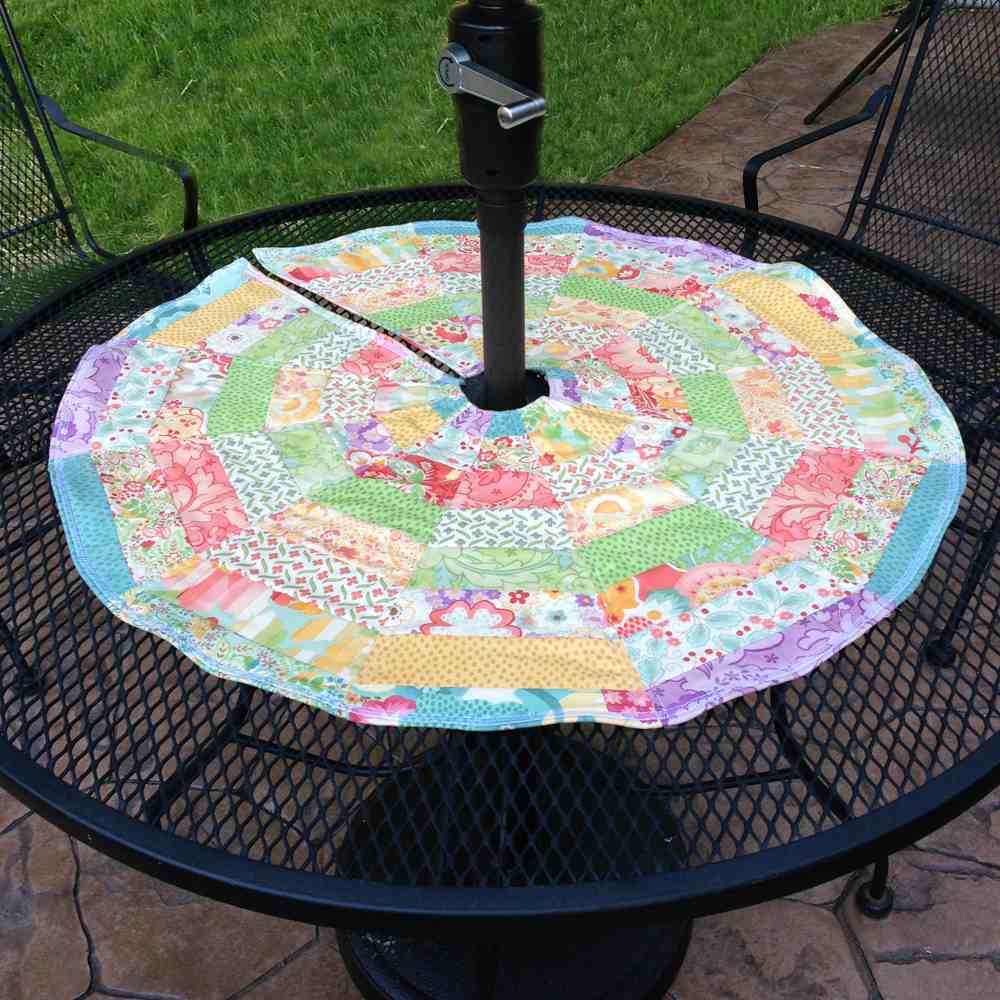 Umbrella-Friendly Patio Table Topper - Free Quilt Pattern