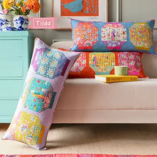 Blooming Lanterns Pillow - free quilt pattern