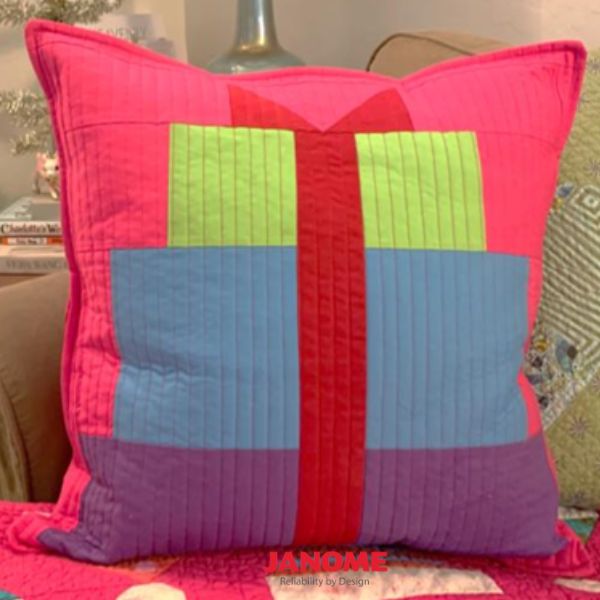 Christmas Wrapping Pillow - free quilt pattern