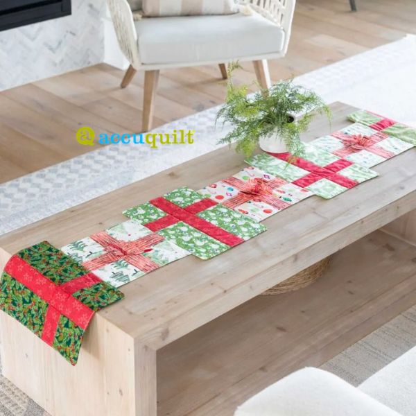 GO! Gift Boxes & Bows 3D Table Runner - free quilt pattern