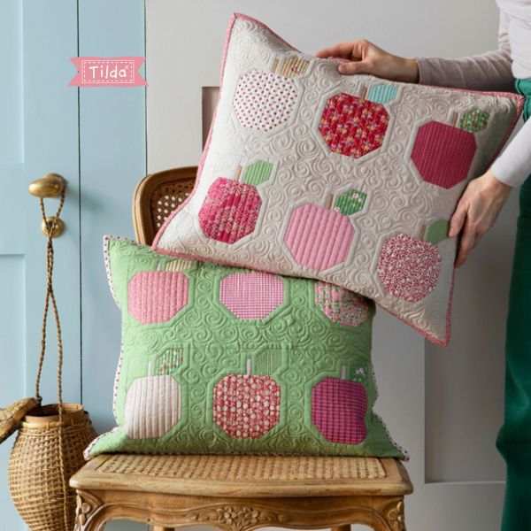 Apple Cider Pillows - free quilt  pattern
