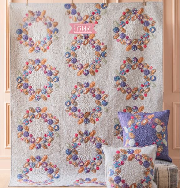 Berry Wreath - free quilt pattern