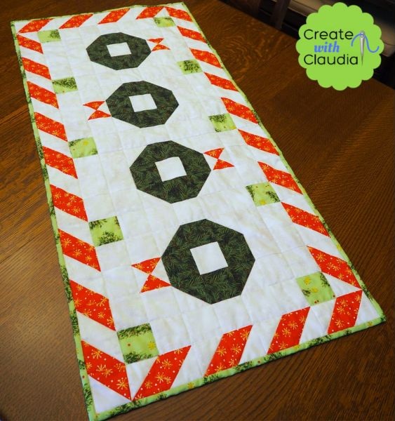 Christmas Wreath Quilted Table Runner - free quilt pattern