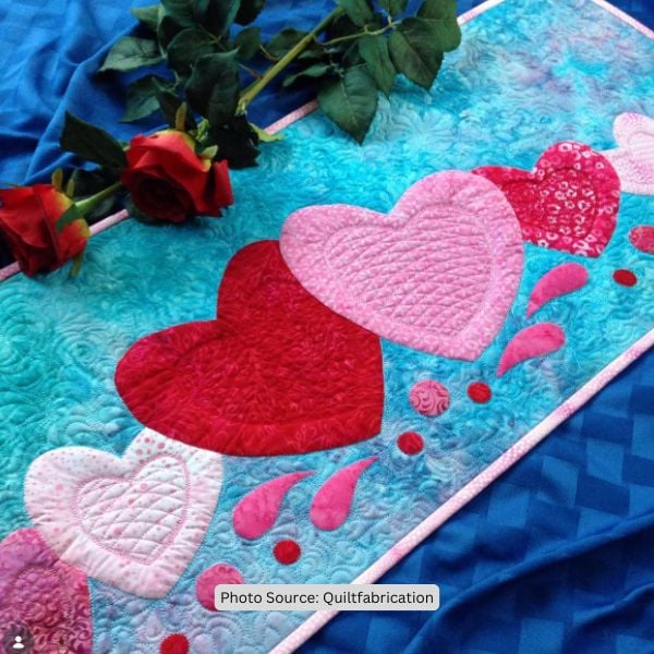 Heart Table Runner Quilt Idea from Quiltfabrication