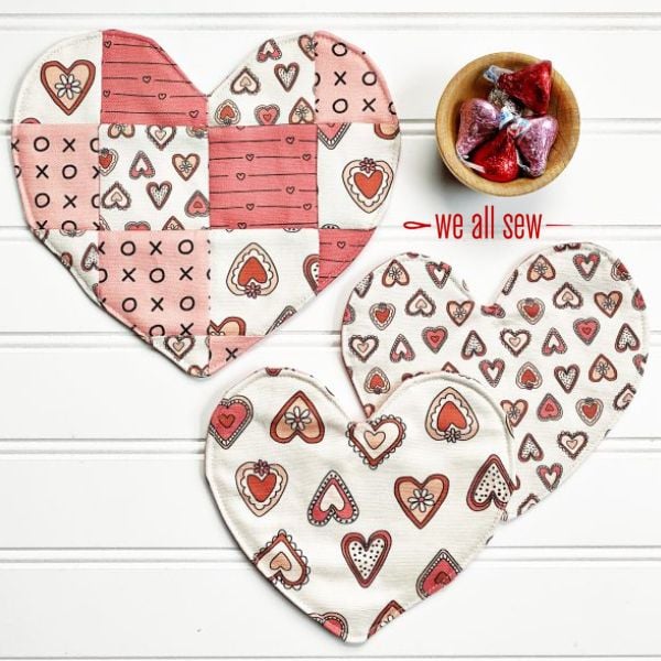 Valentine Mug Rug - free quilt pattern