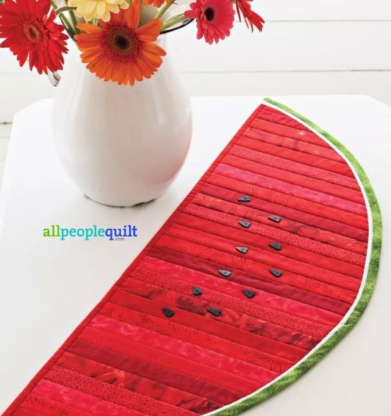 Summertime Table Runner - free quilt pattern