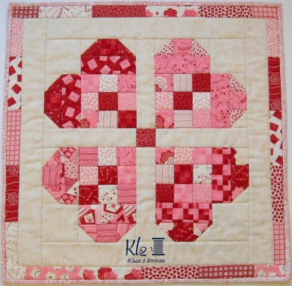 Valentine Table Topper - free quilt pattern
