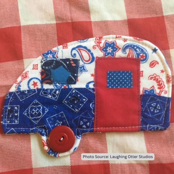 Fourth Of July Mug Rug Quilt Idea from Laughing Otter Studios