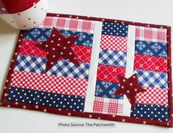 Fourth Of July Mug Rug Quilt Idea from The Patchsmith