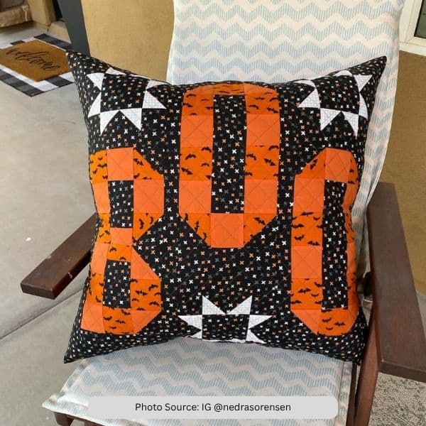 Halloween Quilted Pillow Idea from IG nedrasorensen