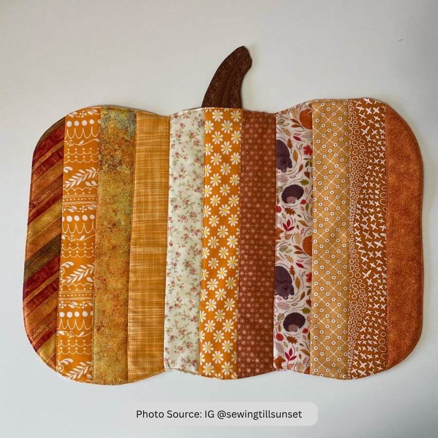 Pumpkin Placemat Quilt Idea from IG sewingtillsunset
