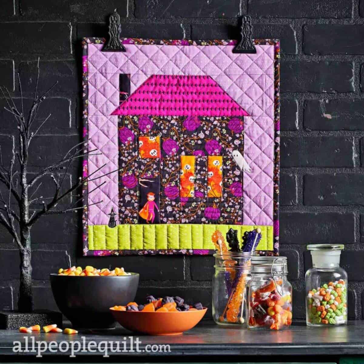 Haunted Hideout Halloween Quilt Pattern - free quilt pattern
